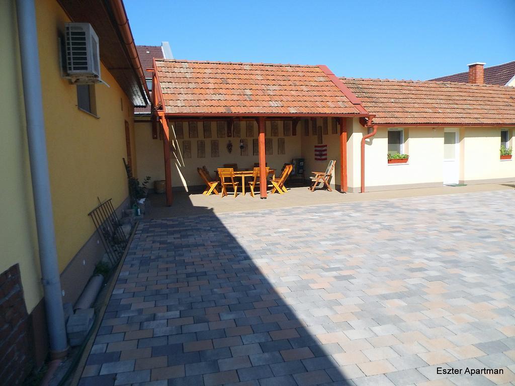 Eszter Apartman Bekescsaba Esterno foto