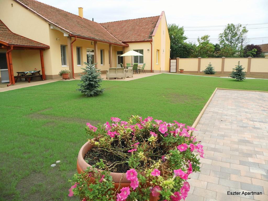Eszter Apartman Bekescsaba Esterno foto
