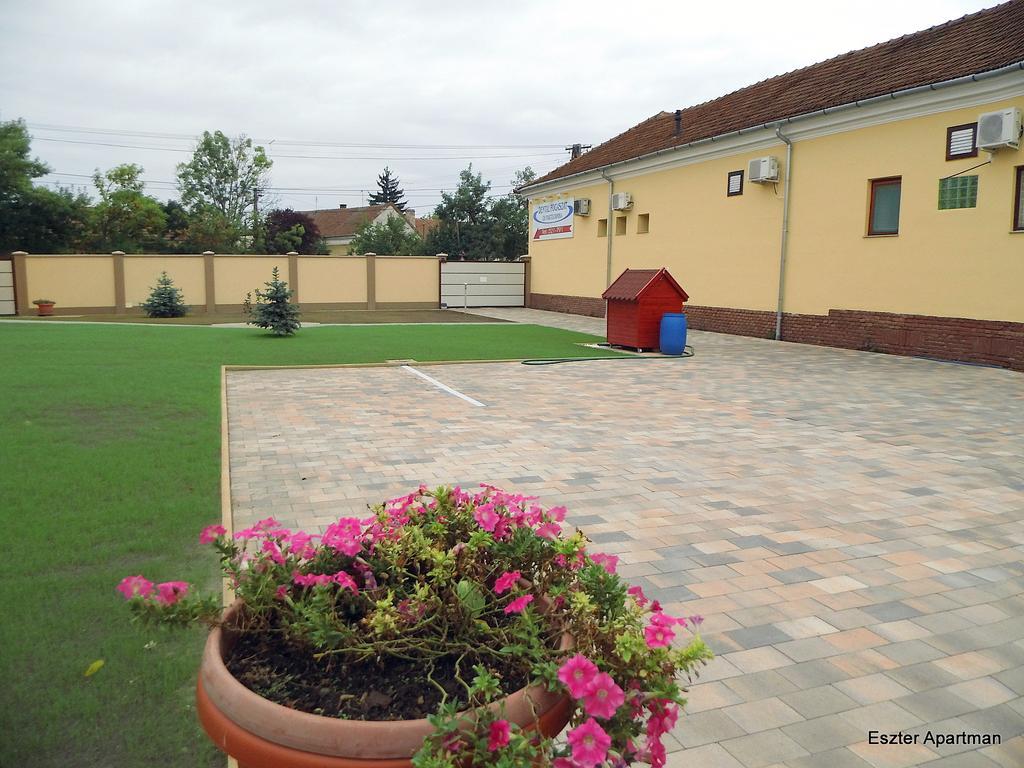 Eszter Apartman Bekescsaba Esterno foto